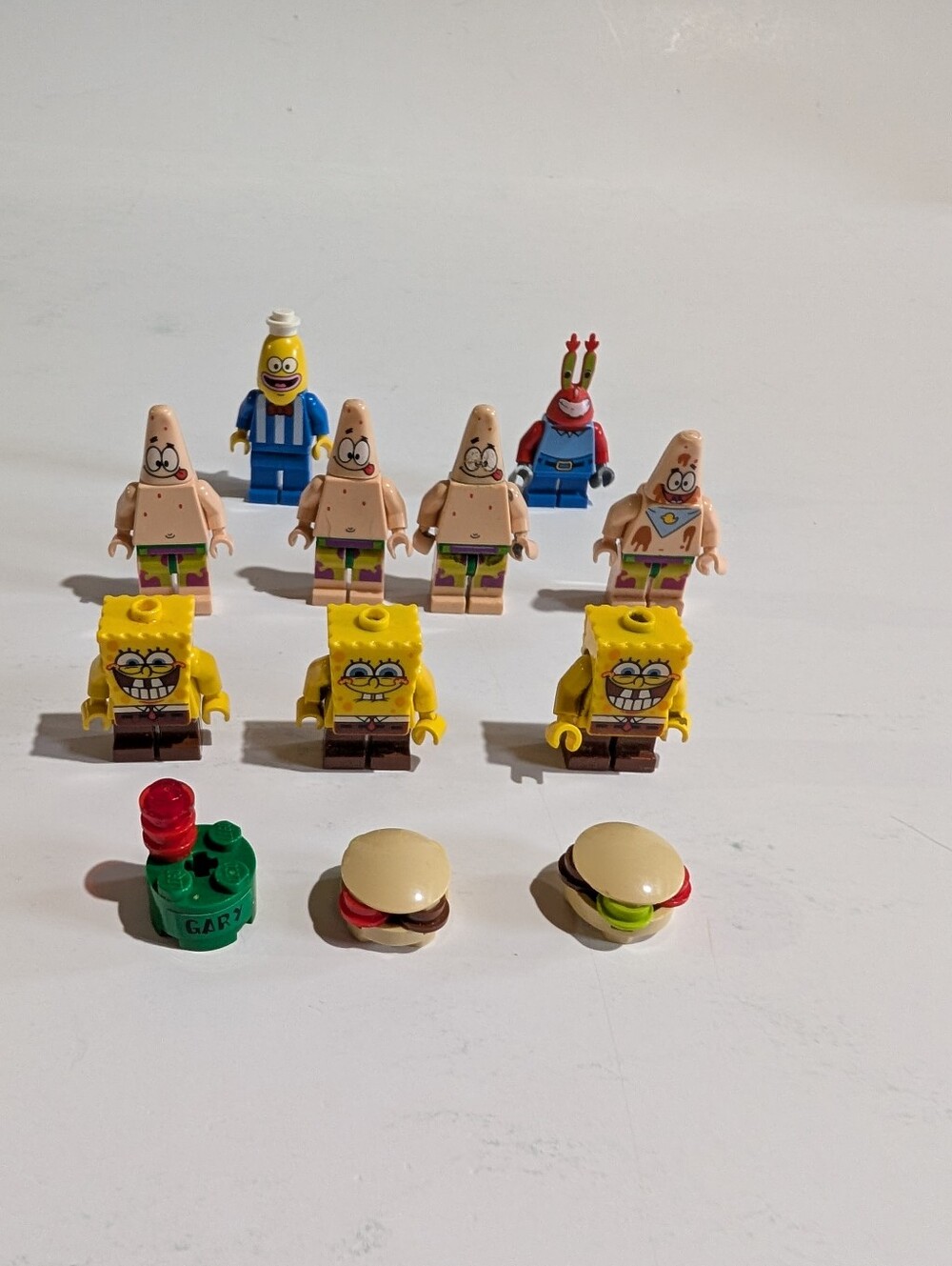 Lego SpongeBob SquarePants Minifigures And Accessories 12 Piece Mixed Lot